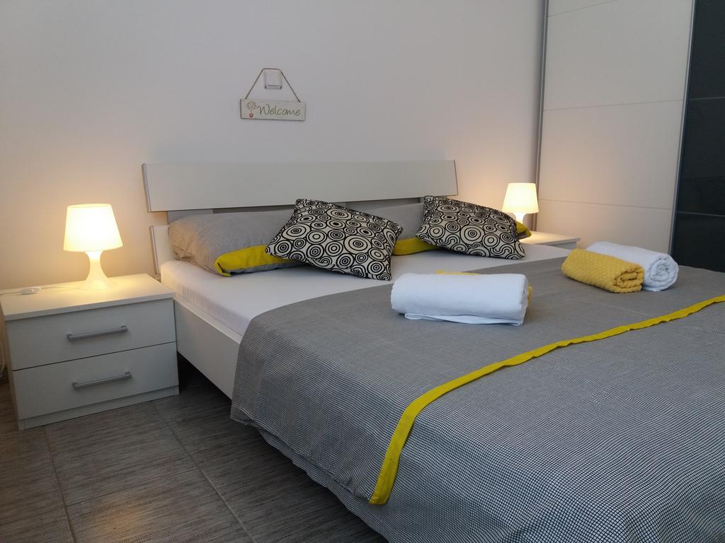 נובליה Apartments Next To Sea Maris מראה חיצוני תמונה