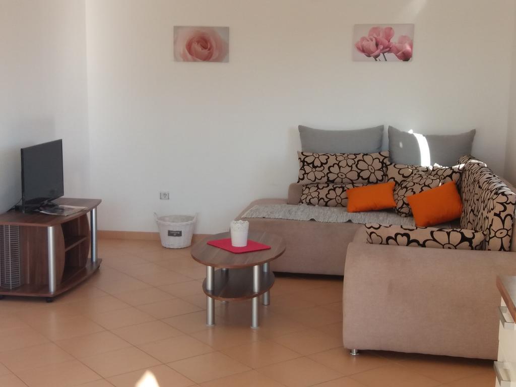 נובליה Apartments Next To Sea Maris מראה חיצוני תמונה